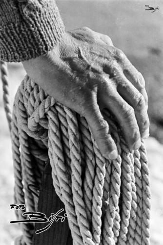 400 - mano e corda - verticale